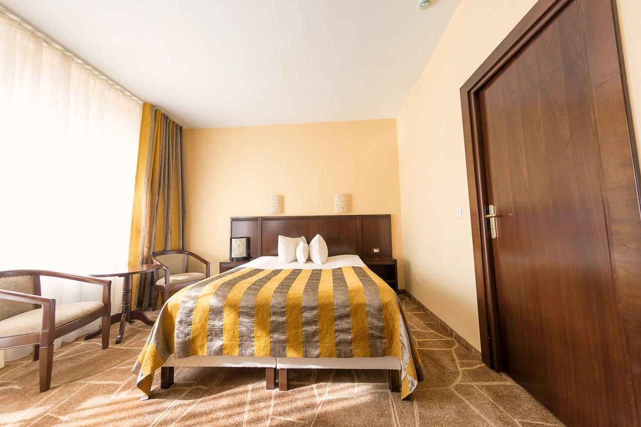Hotel Parc Alba Iulia Extérieur photo