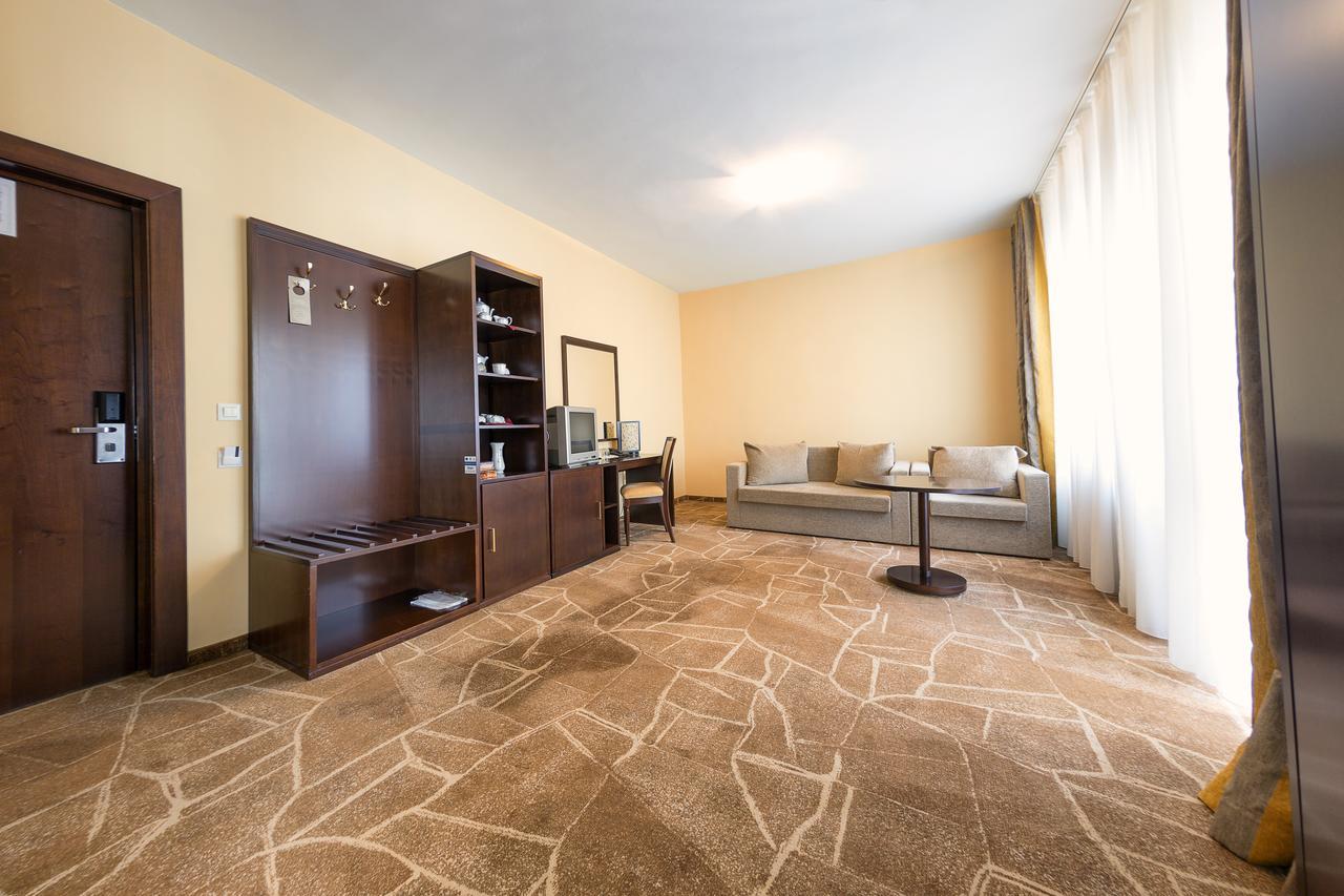 Hotel Parc Alba Iulia Extérieur photo