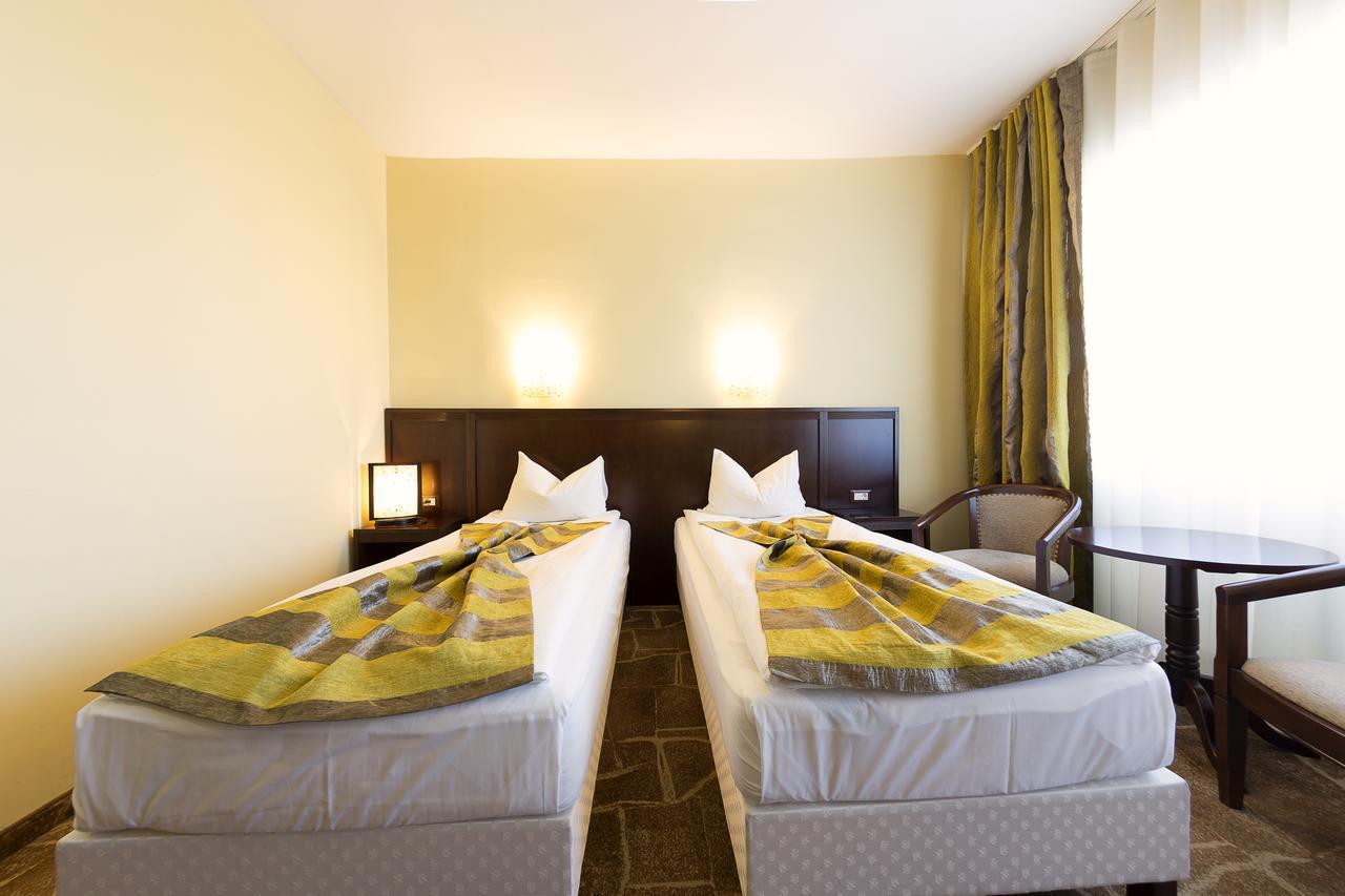Hotel Parc Alba Iulia Extérieur photo