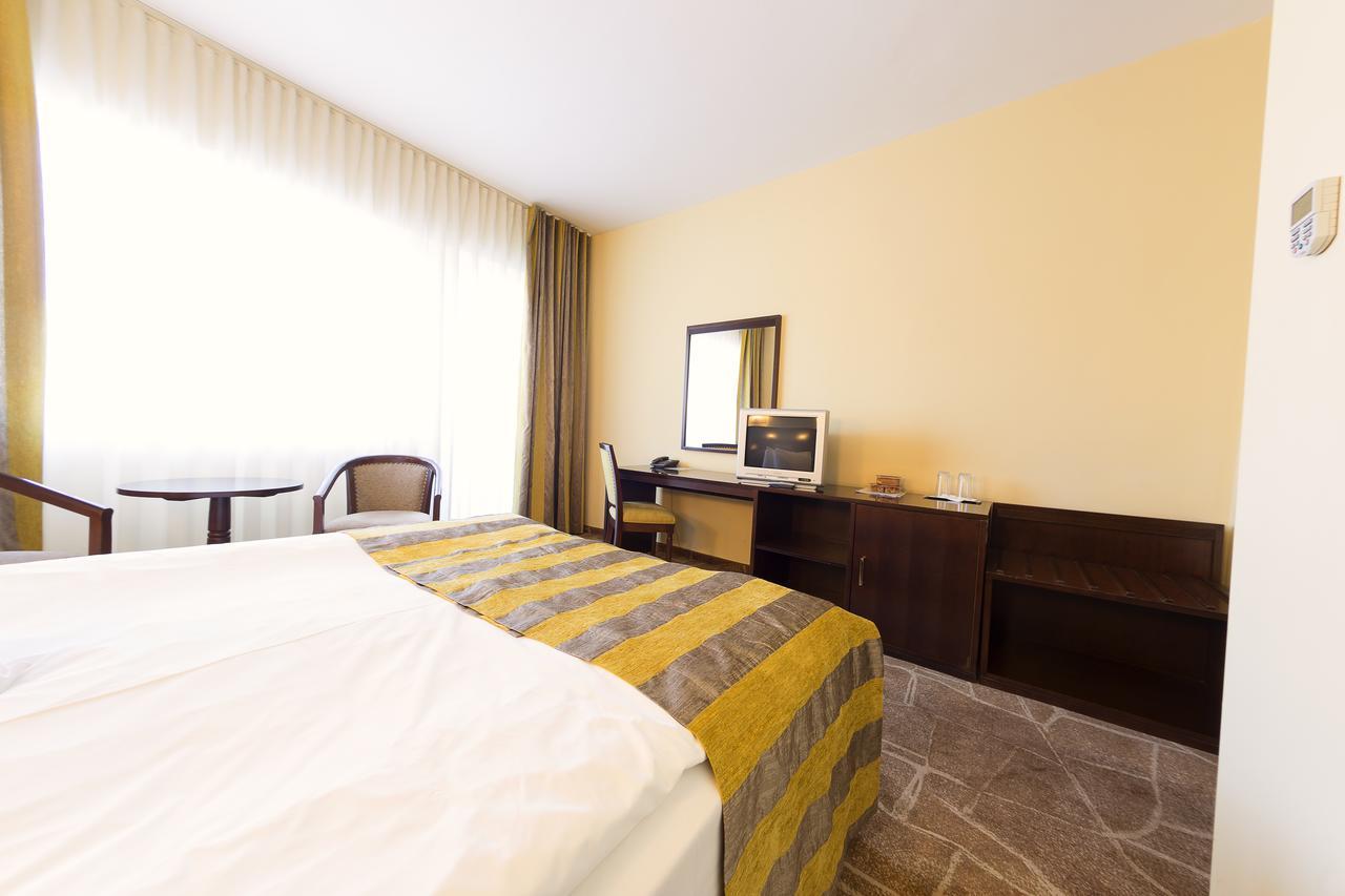 Hotel Parc Alba Iulia Extérieur photo