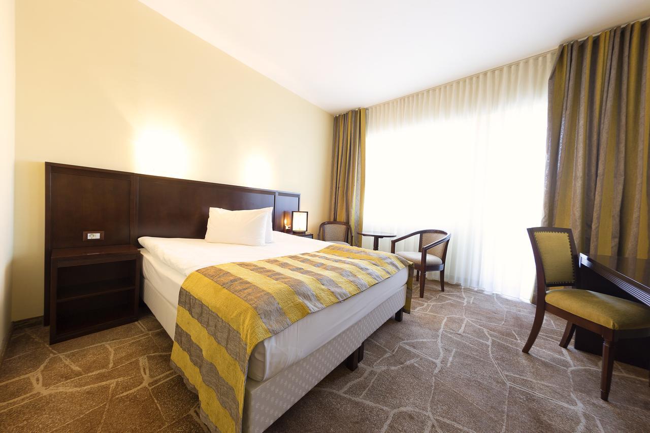 Hotel Parc Alba Iulia Extérieur photo