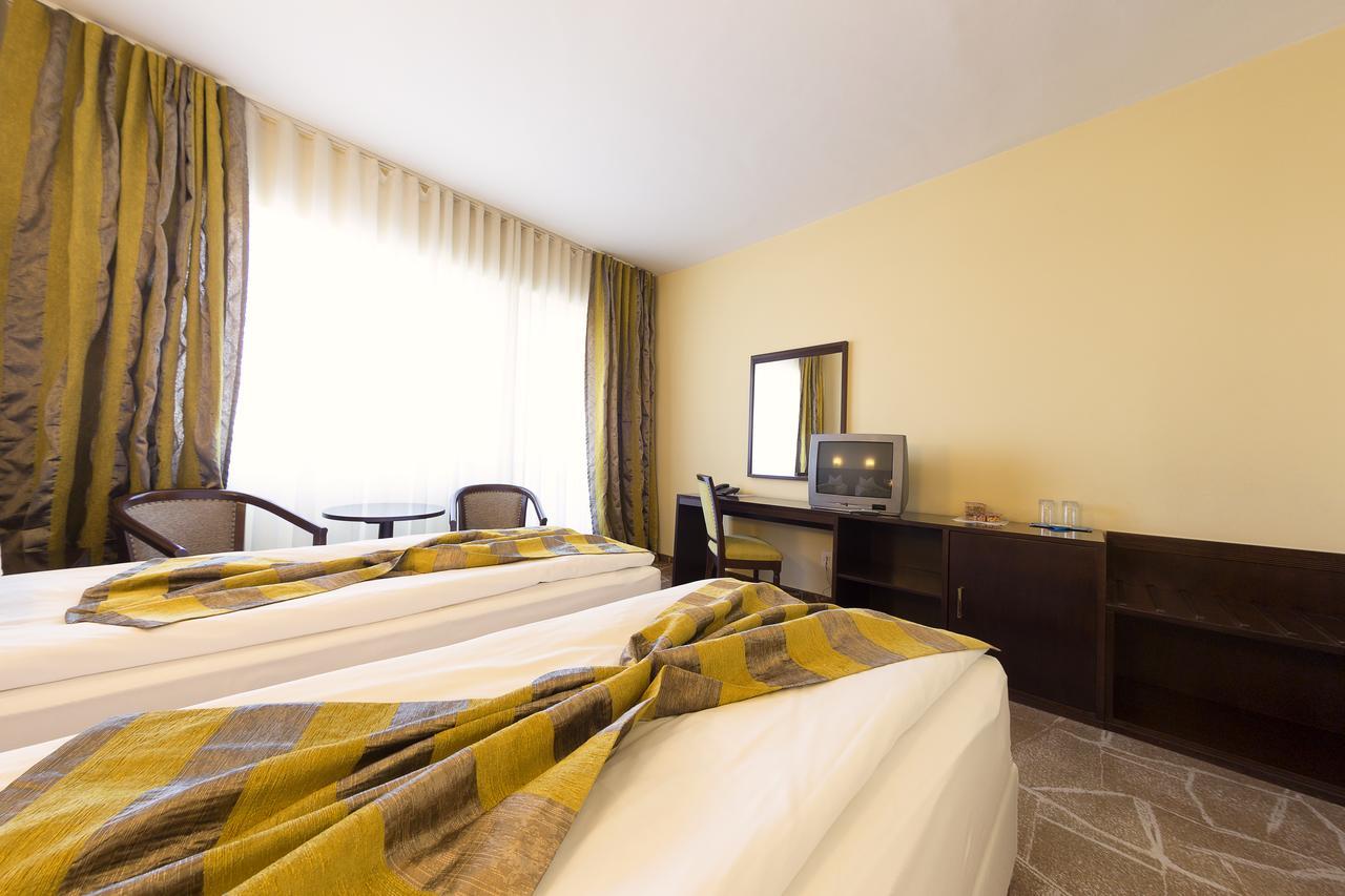 Hotel Parc Alba Iulia Extérieur photo